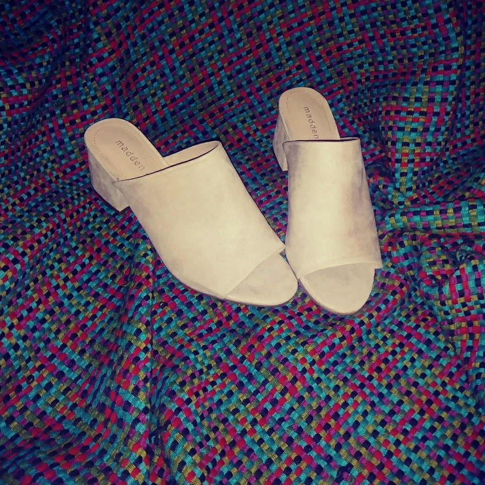 Lite pink shoes